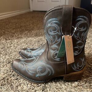 Roper Brown Leather Cowboy Boots with Blue Stitching